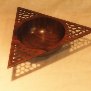 Tri-cornered bowl